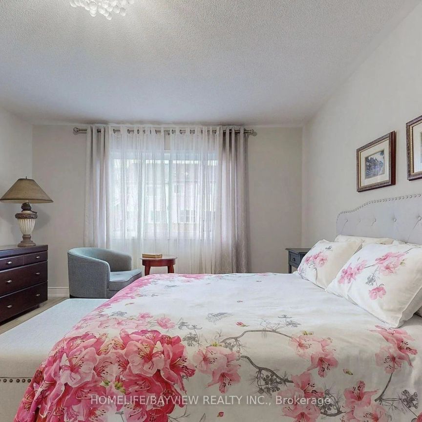 Condo Townhouse For Lease | N9255432 - Photo 1