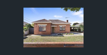 Spacious Family Home in the Heart of Flinders Park - Photo 4