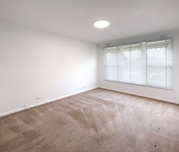 3 BEDROOM FAMILY HOME IN PRIZED LOCATION - Photo 5