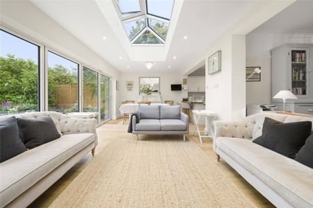 5 bedroom semi-detached house to rent - Photo 3