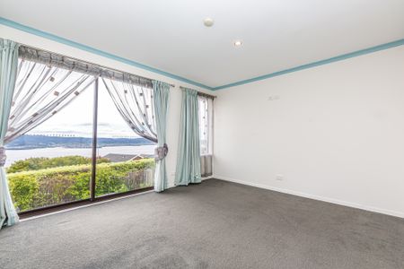 3 Bedroom Family Home with Stunning Views - Photo 2