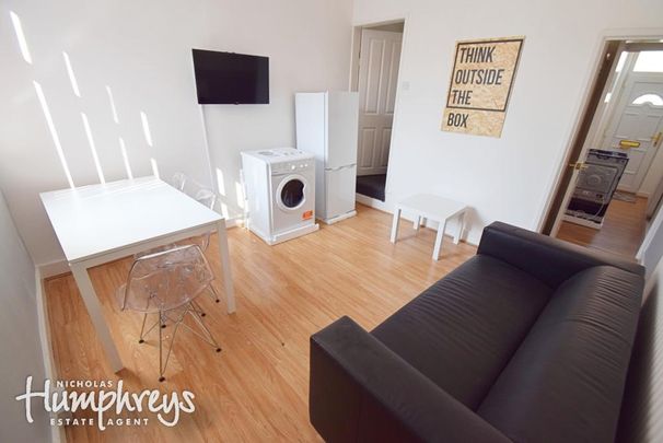 3 bedroom terraced house to rent - Photo 1