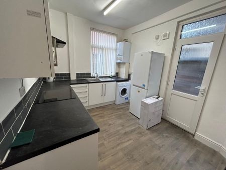 1 bedroom in a house share to rent - Photo 5