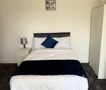 1 bedroom in a house share to rent - Photo 2
