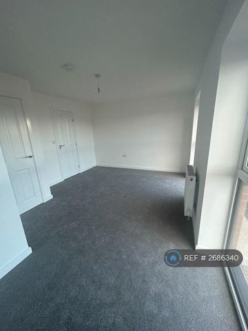 4 bedroom detached house to rent - Photo 2