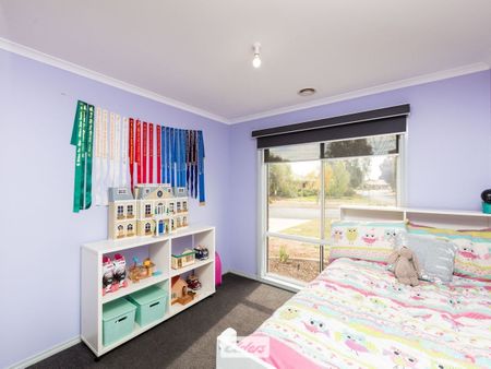 Spacious 3 bedroom, 2 bathroom home in sought-after Westside location - Photo 5