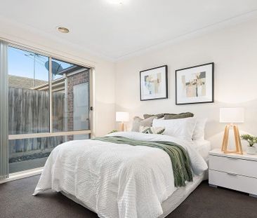 Beautifully Maintained 3-Bedroom Home in Prime Pakenham Location! - Photo 5