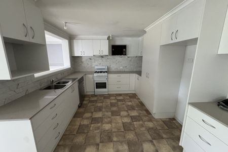 3 BEDROOM HOME NEXT TO GOLF COURSE! - Photo 5