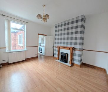 3 bedroom flat to rent - Photo 1
