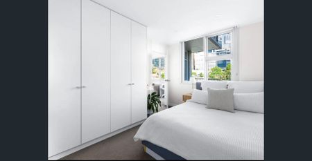 Light-Filled Apartment with Leafy North Sydney Views – Unfurnished - Photo 2