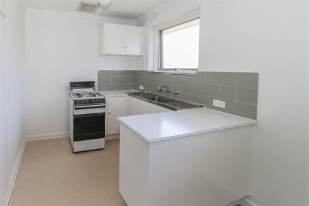 One Bedroom apartment located in the heart of Glen Iris. - Photo 5