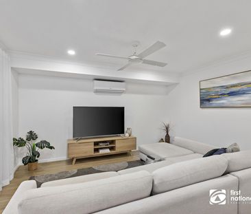 BEAUTIFUL MODERN 4 BEDROOM FAMILY HOME IN CLEVELAND - Photo 2