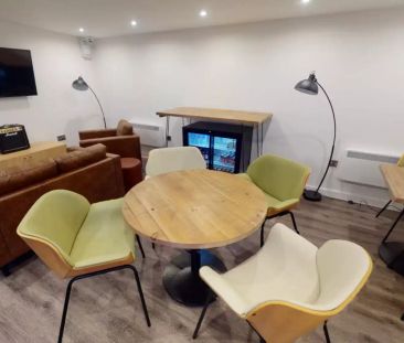 Silver 2 Bed Apartment - Photo 1