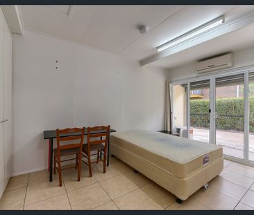 Unfurnished Townhouse - Photo 6