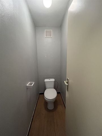 Ruim appartement met 3 slaapkamers en garagebox, gelegen in een rustige, kindvriendelijke omgeving. - Foto 5