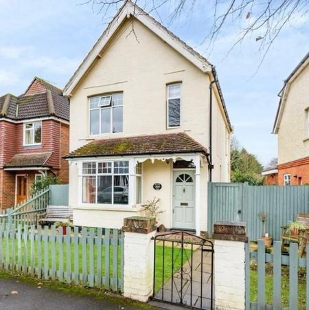 3 bedroom detached house to rent - Photo 2