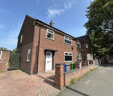 Wythenshawe Road, Manchester - Photo 2