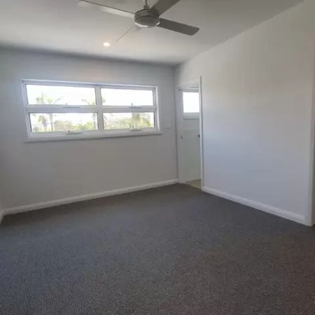 Contemporary Villa - Photo 3