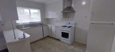 Spacious 2 Bedroom, 1 Bathroom unit - Photo 3