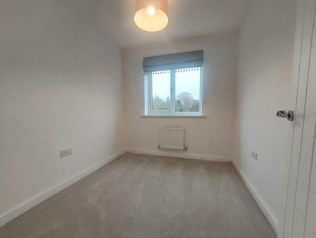 3 bedroom semi-detached house to rent - Photo 4