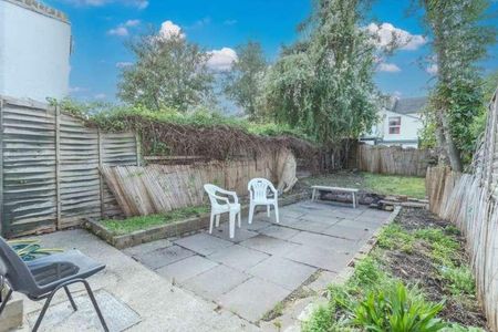 Seventh Avenue, Manor, E12 - Photo 4