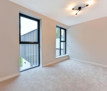 4 bedroom semi-detached house to rent - Photo 3