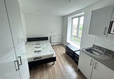 Studio to rent - Photo 2