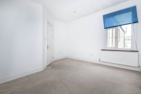 3 bedroom maisonette to rent - Photo 3
