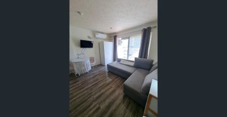 Modern studio on the Southport Broadwater! - Photo 2