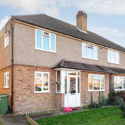 2 bedroom property to rent in Worcester Park - Photo 1