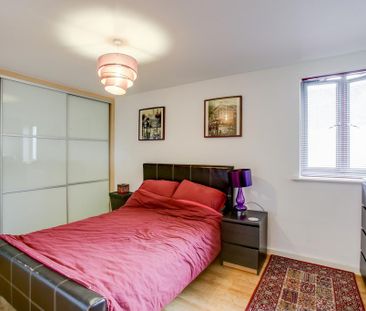 1 bedroom in a flat share to rent - Photo 3