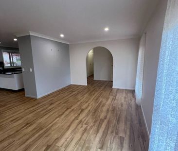 Lovely Established Home on 1,332 m² Allotment - Photo 2