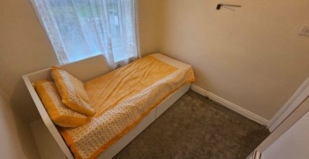 Mexborough Place, Chapel Allerton, Leeds, LS7 3EB - Photo 4