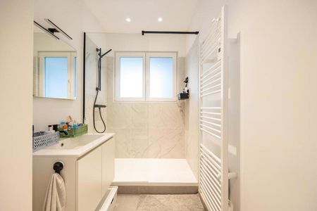 Modern appartement met 2 slaapkamers op toplocatie - Photo 2