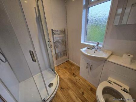 3 bedroom property to rent in Dewsbury - Photo 4