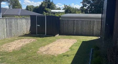 Charming 3-Bedroom, 2-Bathroom Home - Photo 4