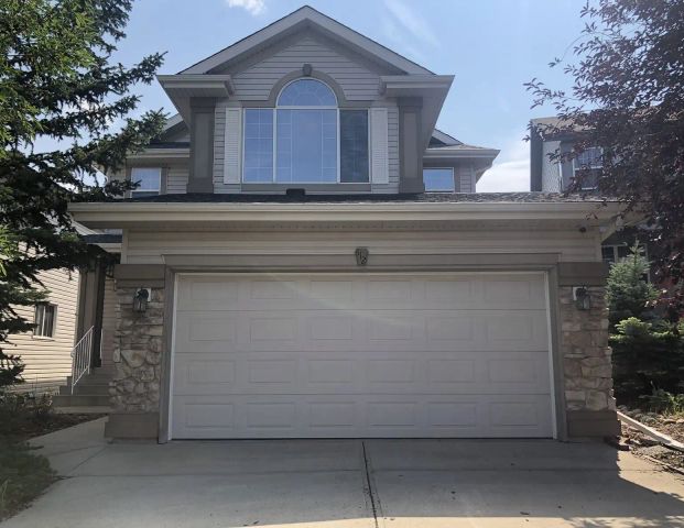 2-Story Front Drive Garage Backing onto a Greenbelt & Pathway — 3 Bedrooms House - Photo 1