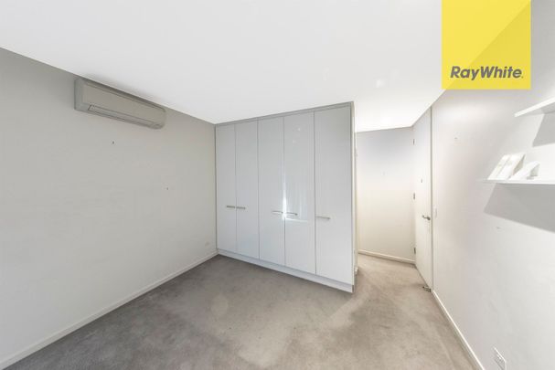 MODERN SPACIOUS TWO BEDROOM APARTMENT WITH LEAFY OUTLOOK - PROMENADE RIVERSIDE DEVELOPMENT - Photo 1