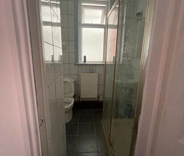 Room in a Shared House, Pennington Street, LS6 - Photo 3