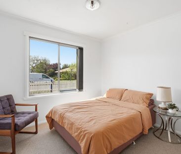 Charming 3-Bedroom House for Lease in Brighton - Photo 3