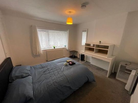 1 bedroom in a house share to rent - Photo 1