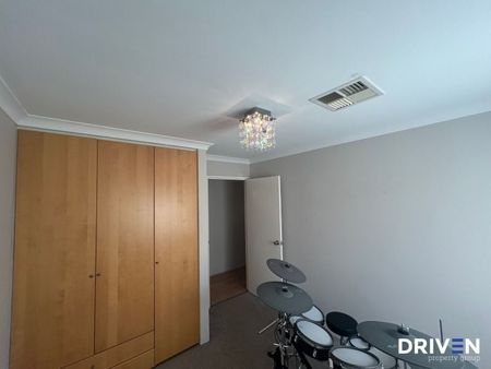 Family Home with Energy-Smart Features in a Quiet Street - Photo 4