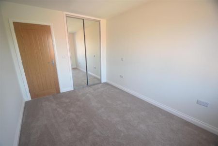 4 bedroom detached house to rent - Photo 2