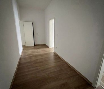 Großzügige 3-Raum-Wohnung mit Balkon in Stadtlage! - Photo 2