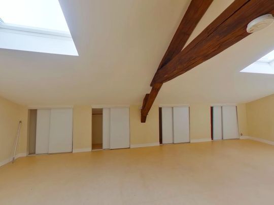 Location Appartement 2 pièces 52m² MONTMORILLON 86500 - Photo 1