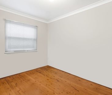 Three Bedroom Home for Lease ! - Photo 3