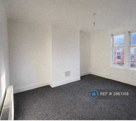 3 bedroom flat to rent - Photo 1