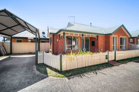 1/4 Castle Court, Ballarat East - Photo 2