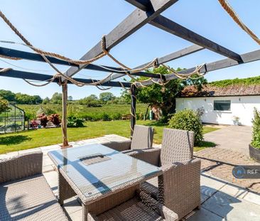 3 bedroom detached house to rent - Photo 2