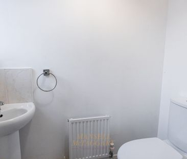 Blacksmith Road, Horley, RH6 - Photo 1